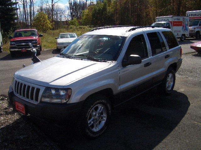 Picture of a 2004 Jeep Grand Cherokee