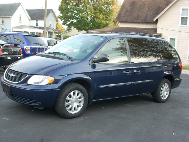 Picture of a 2003 Chrysler Town and Country