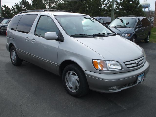 Picture of a 2002 Toyota Sienna