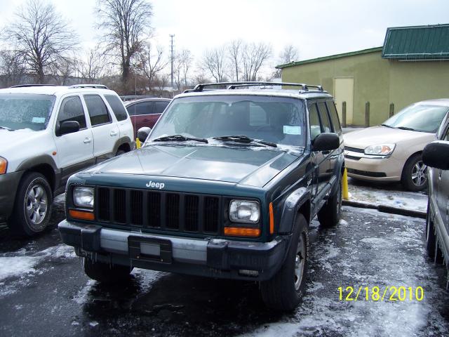 Image 1 of 1998 Jeep Cherokee Black