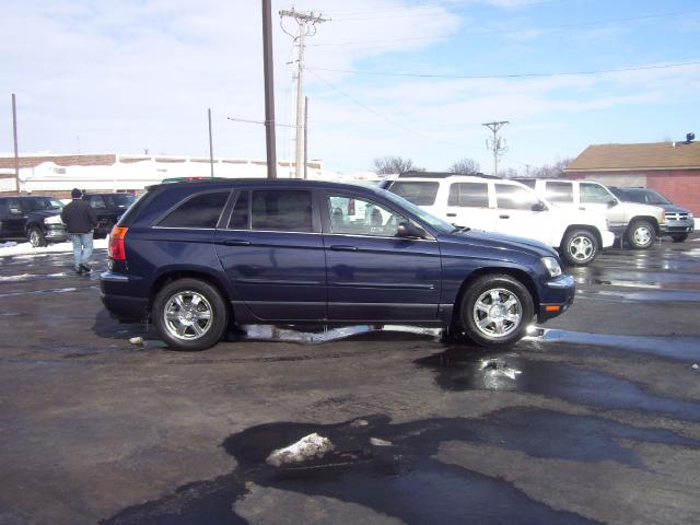 Picture of a 2004 Chrysler Pacifica