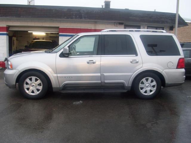 Picture of a 2004 Lincoln Navigator