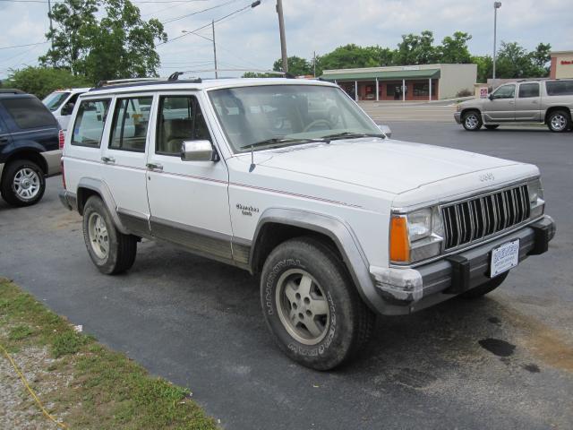 Picture of a 1992 Jeep Cherokee