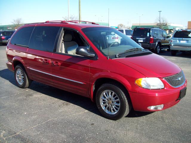 Picture of a 2002 Chrysler Town & Country