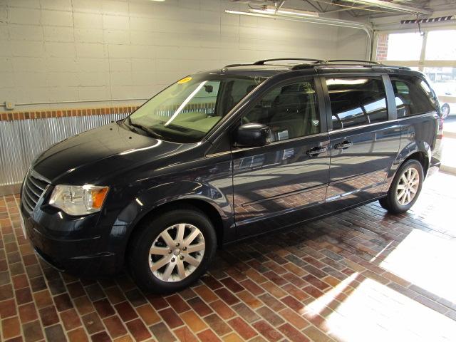 Picture of a 2008 Chrysler Town & Country