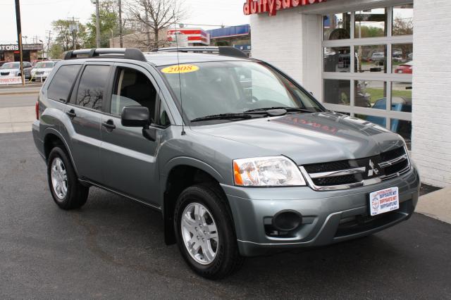 Picture of a 2008 Mitsubishi Endeavor