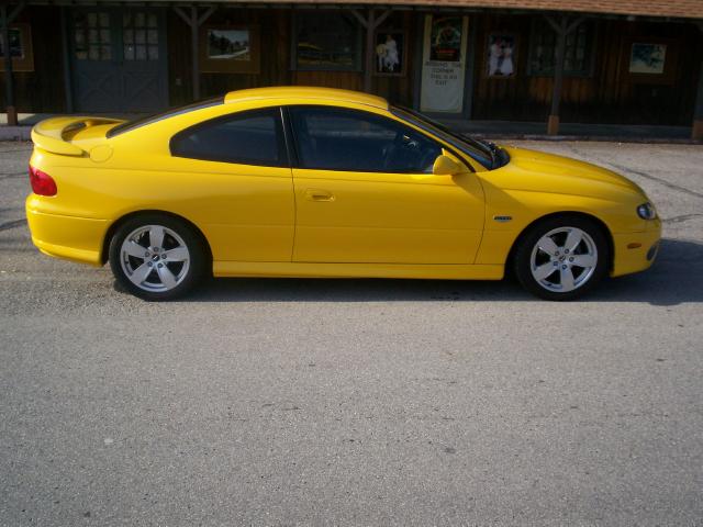 Picture of a 2004 Pontiac GTO