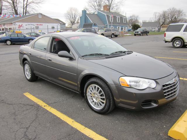 Picture of a 2004 Chrysler Sebring
