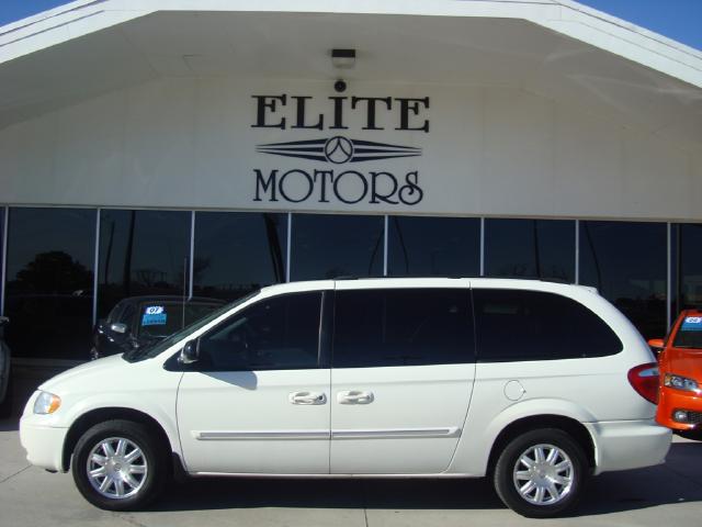 Picture of a 2007 Chrysler Town and Country