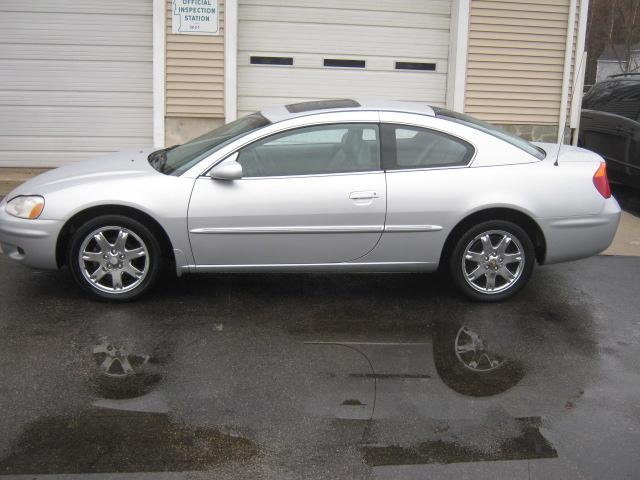 Picture of a 2002 Chrysler Sebring