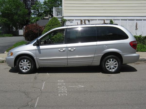 Picture of a 2003 Chrysler Town & Country