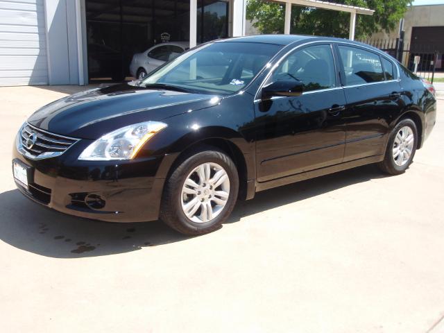 Picture of a 2011 Nissan Altima