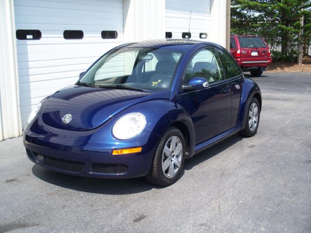 Picture of a 2006 Volkswagen New Beetle