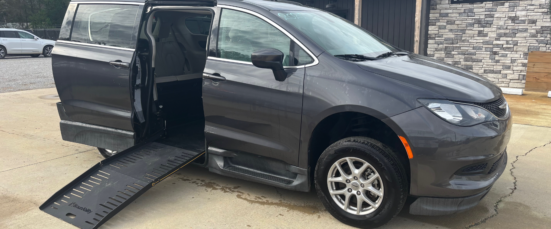 2021 Chrysler Voyager LXI